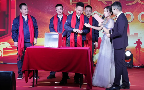 黄石部落先锋(中国)2024年终晚会：凝心聚力，共创辉煌！